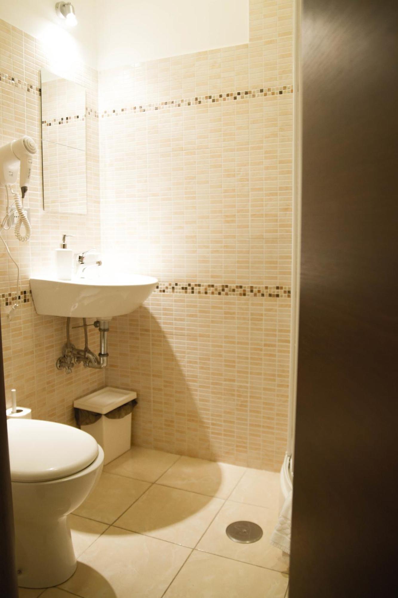 Double Room Private Bathroom
