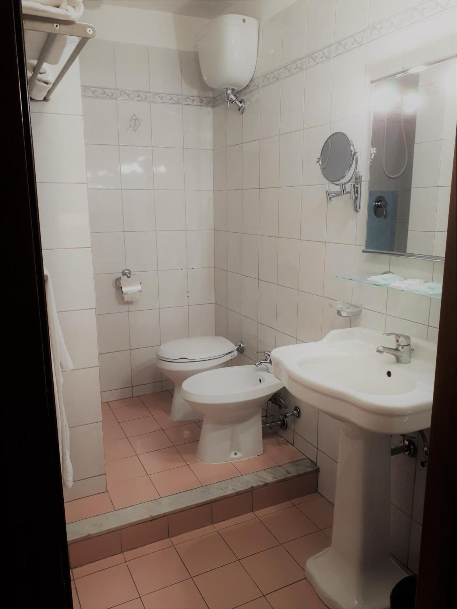 Quintuple Room