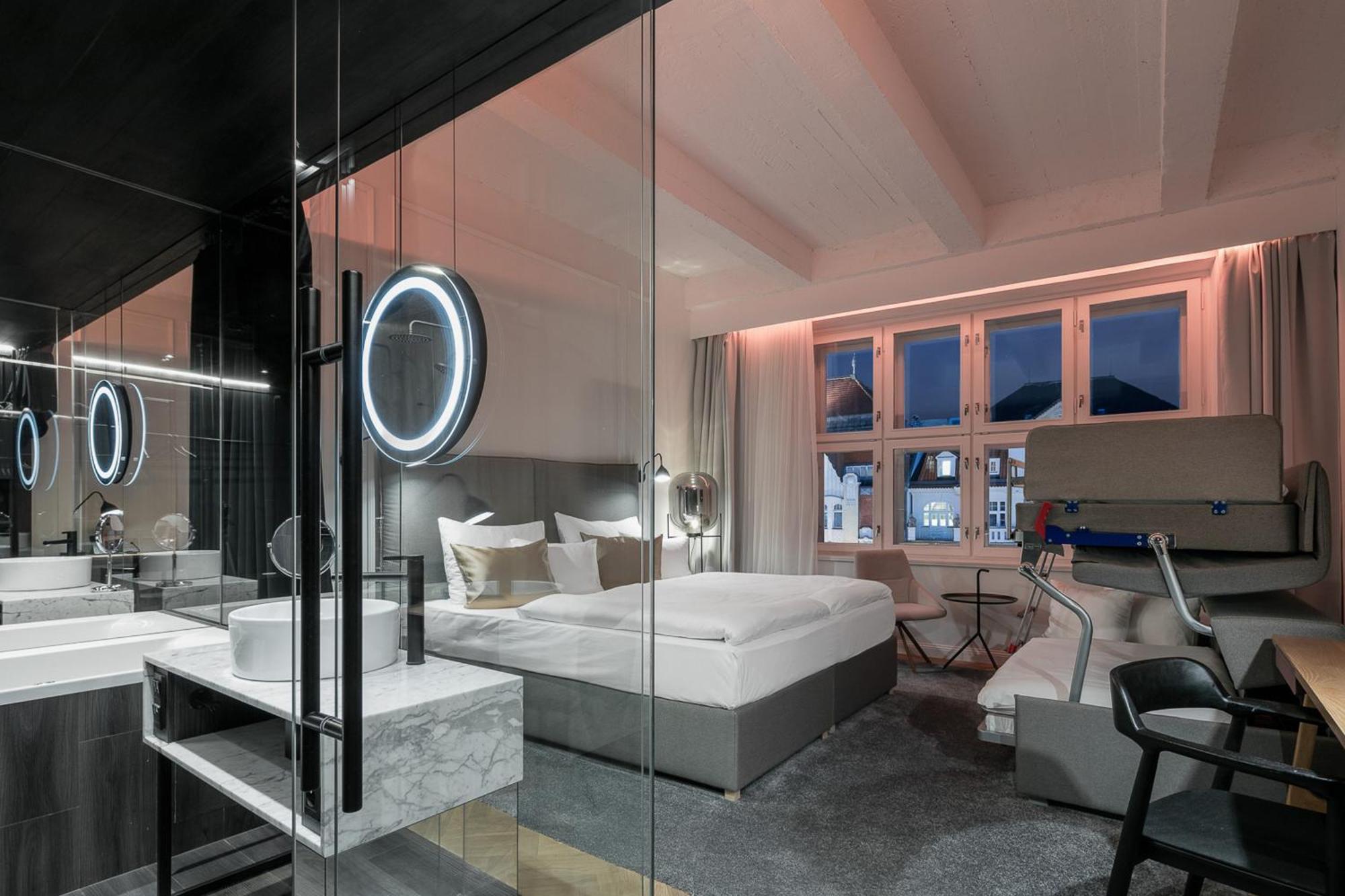 Superior Family Room with Spa Bath,1279889407:JPEG