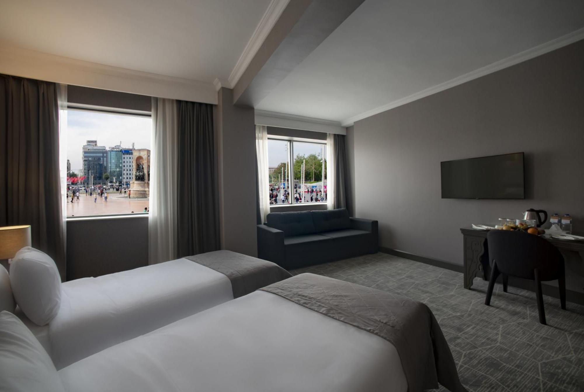 Chambre Familiale Communicante - Vue sur Ville