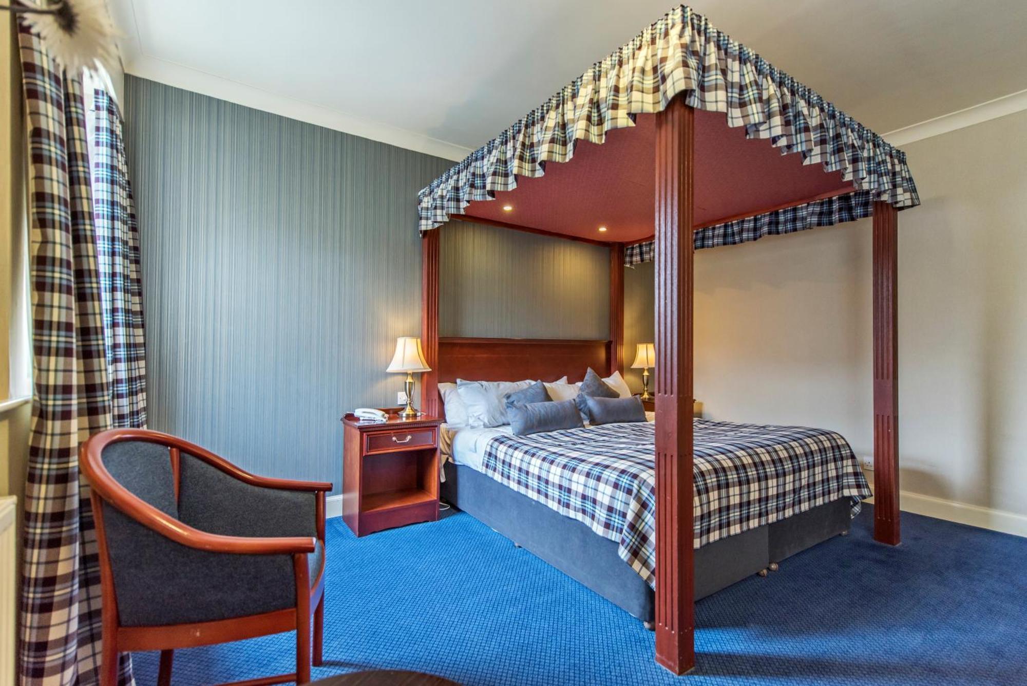 Double Room Four Poster Bed