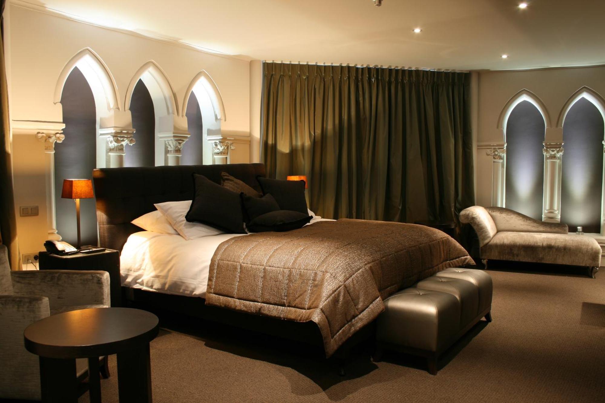 Junior Suite Church area