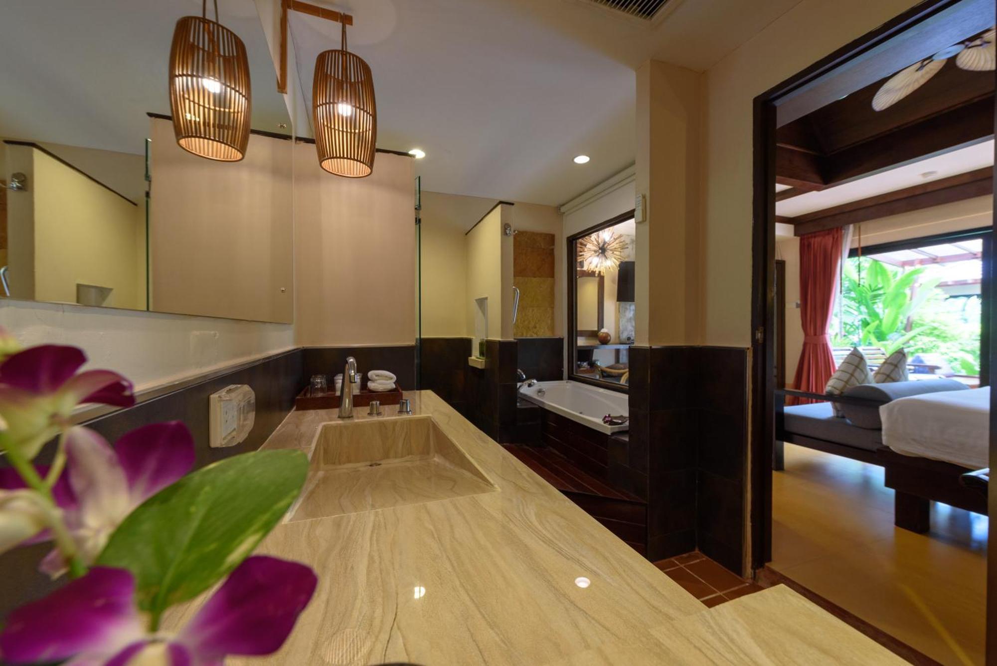 Deluxe Villa Spa Bath