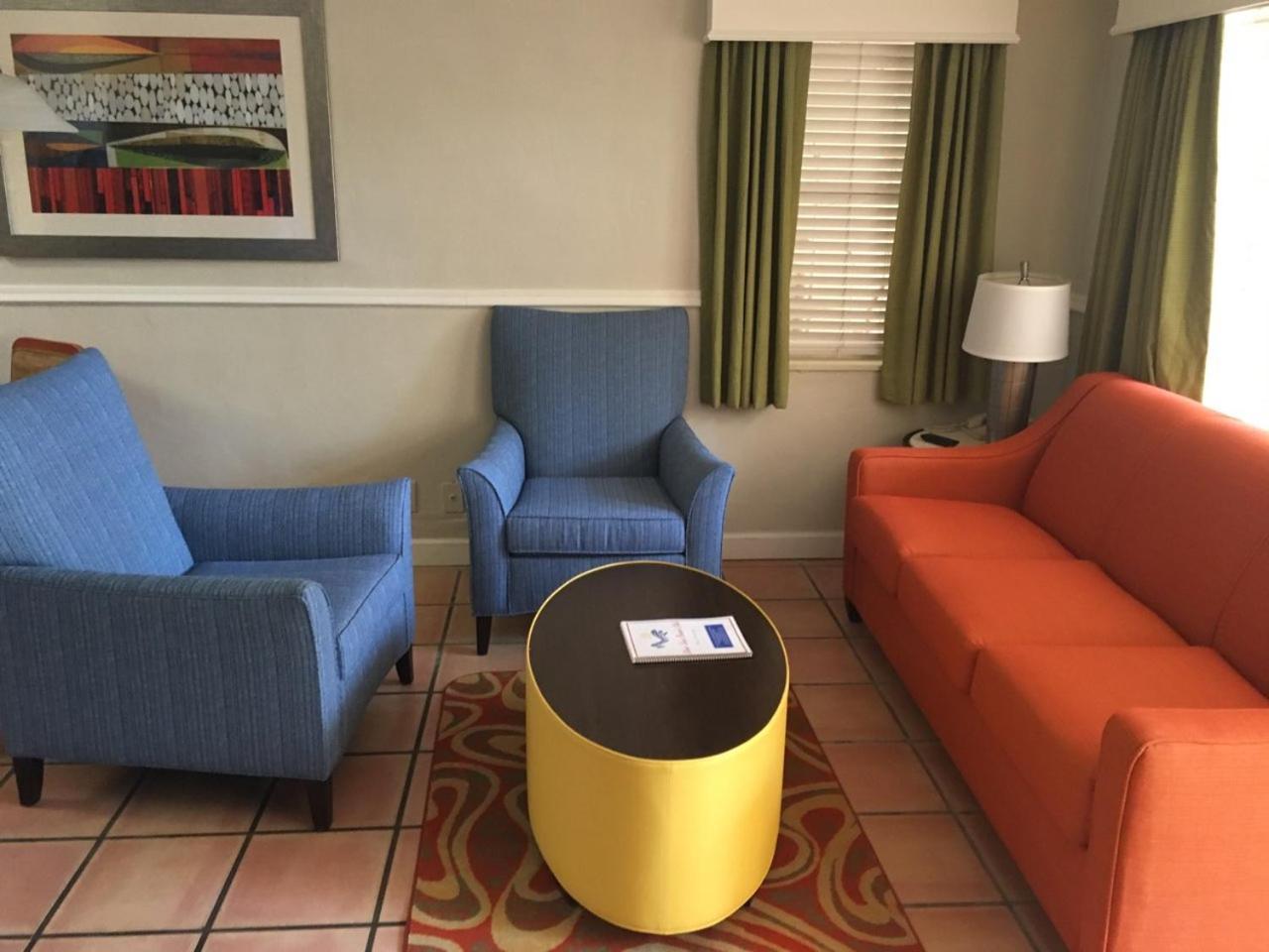 Deluxe Queen Suite