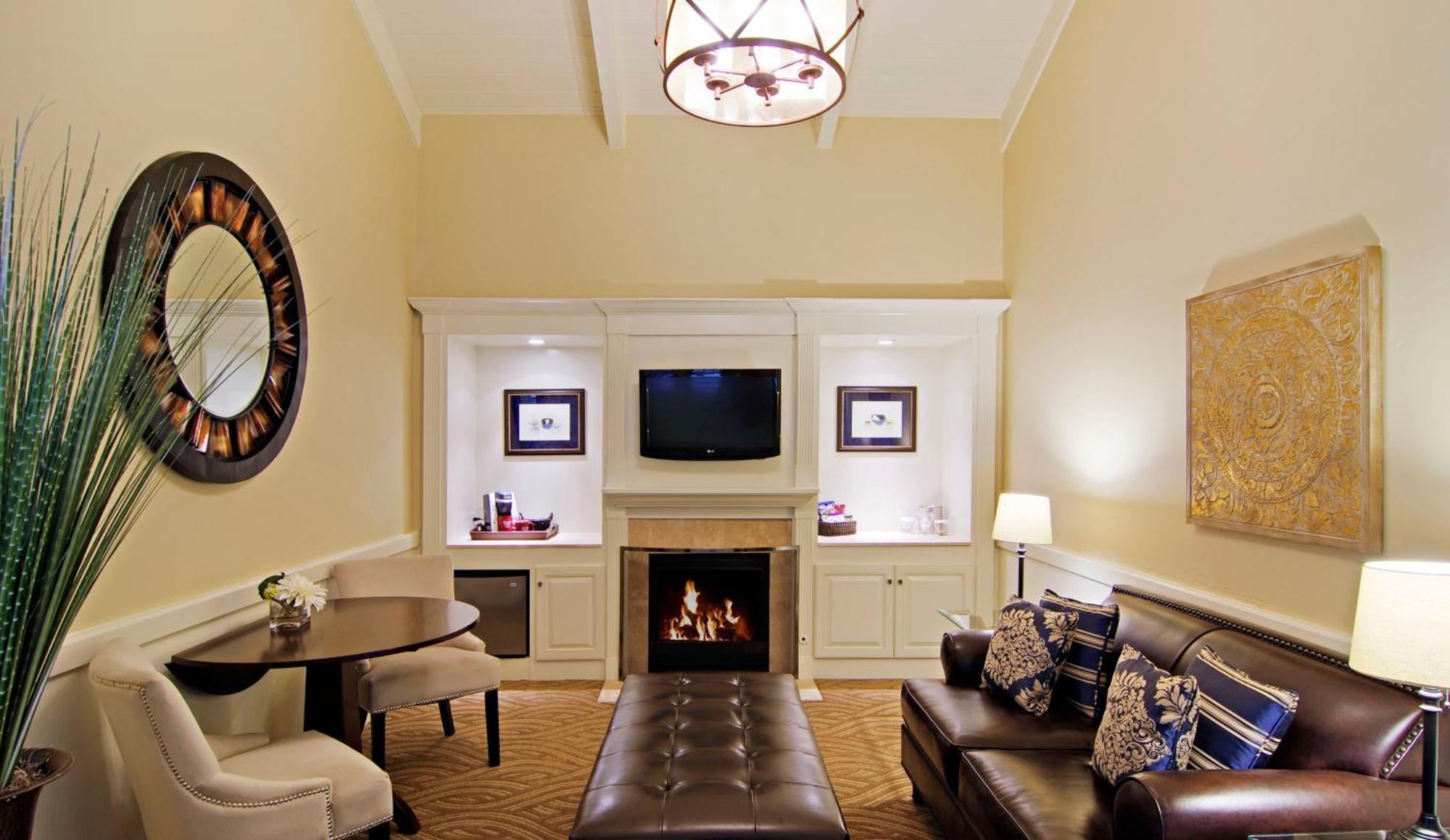 Premium King Suite,685050264:JPEG