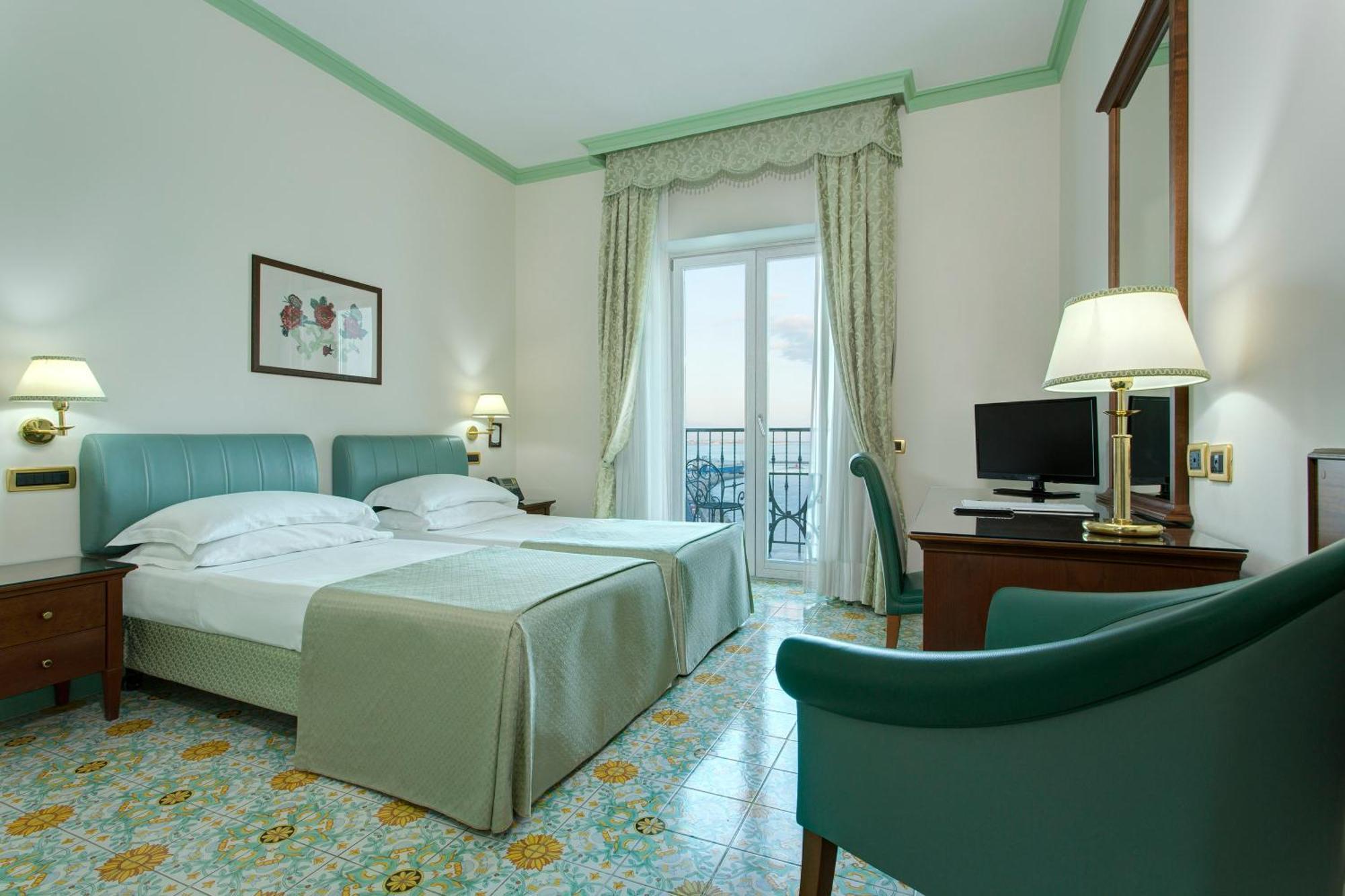 Standard Twin Room Partial Sea View