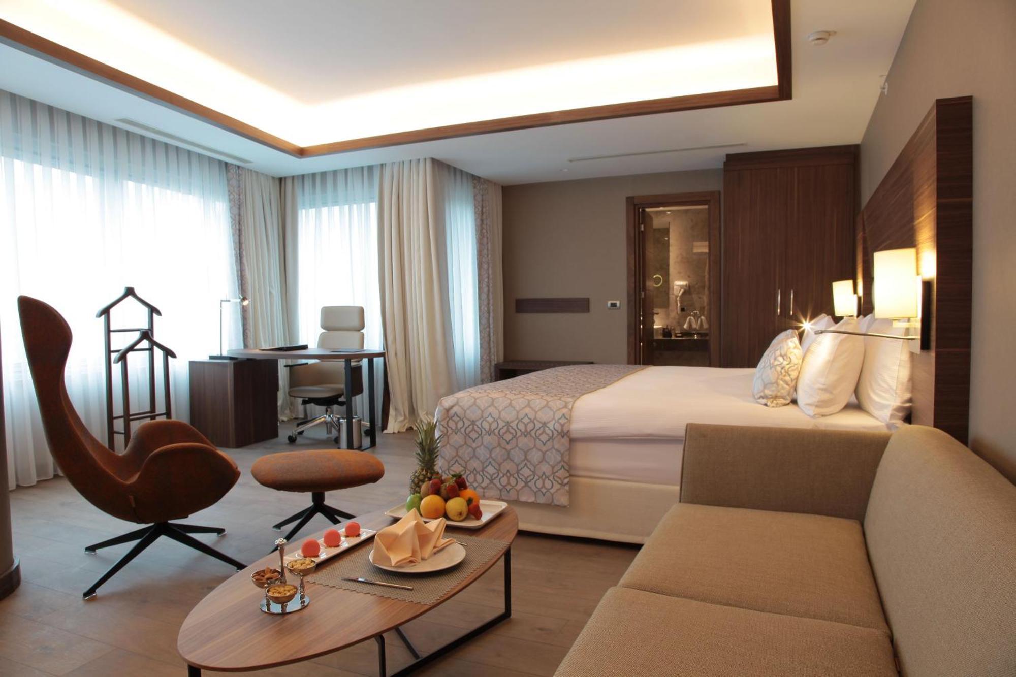 Corner Suite Airport Transfer