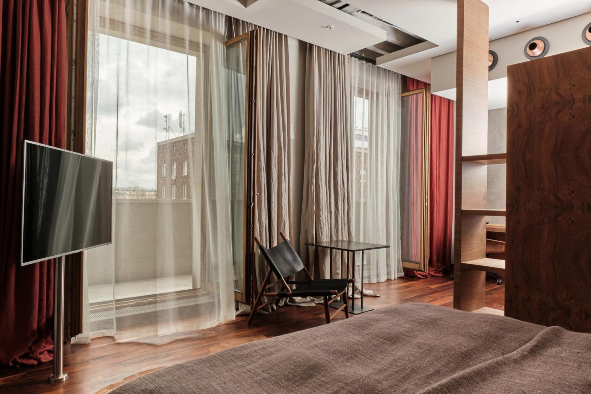 Tweepersoonskamer met 2 Aparte Bedden en Balkon