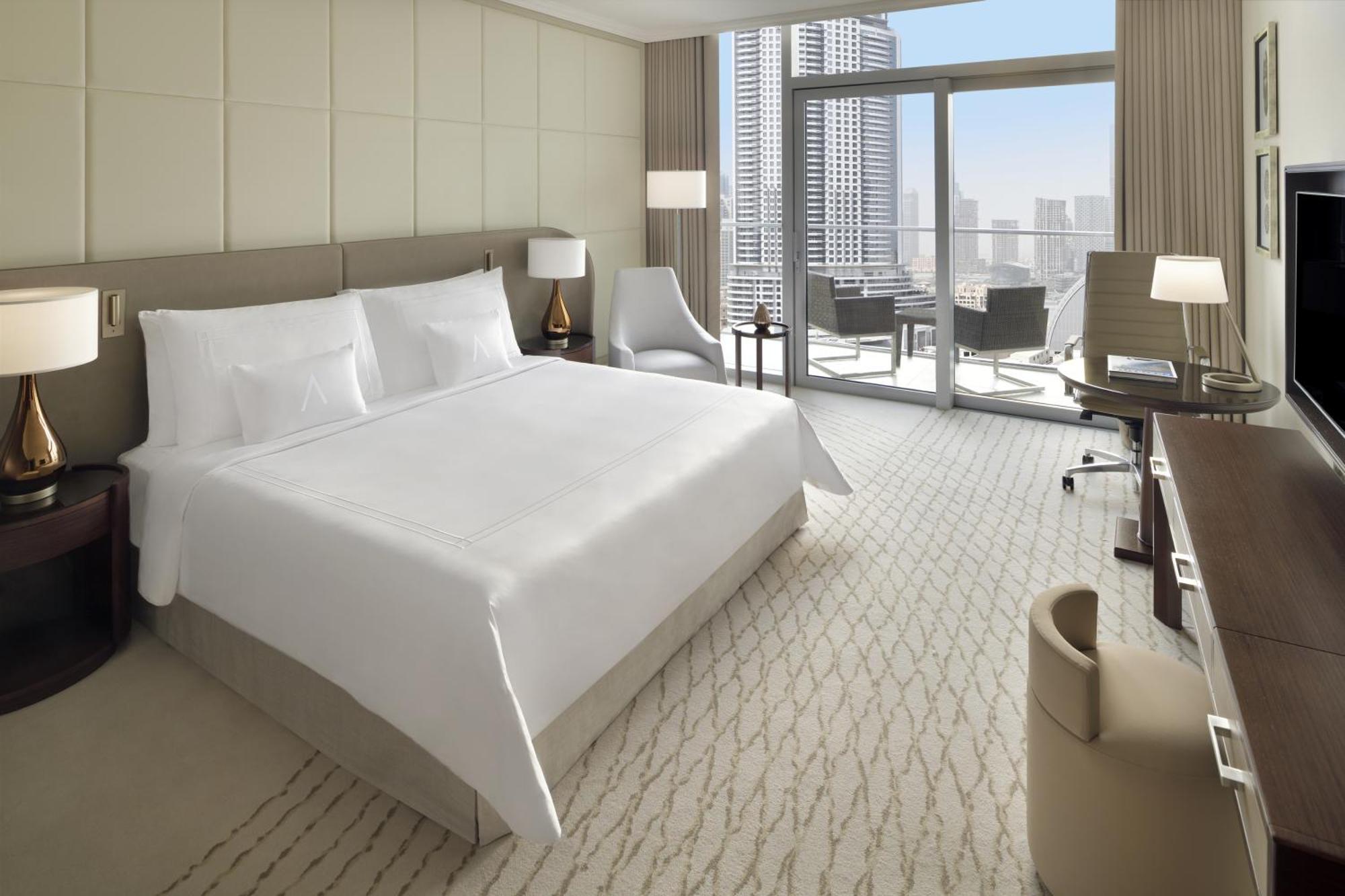 Premier Suite Burj Khalifa Fountain View – Lounge access serving lunch afternoon tea