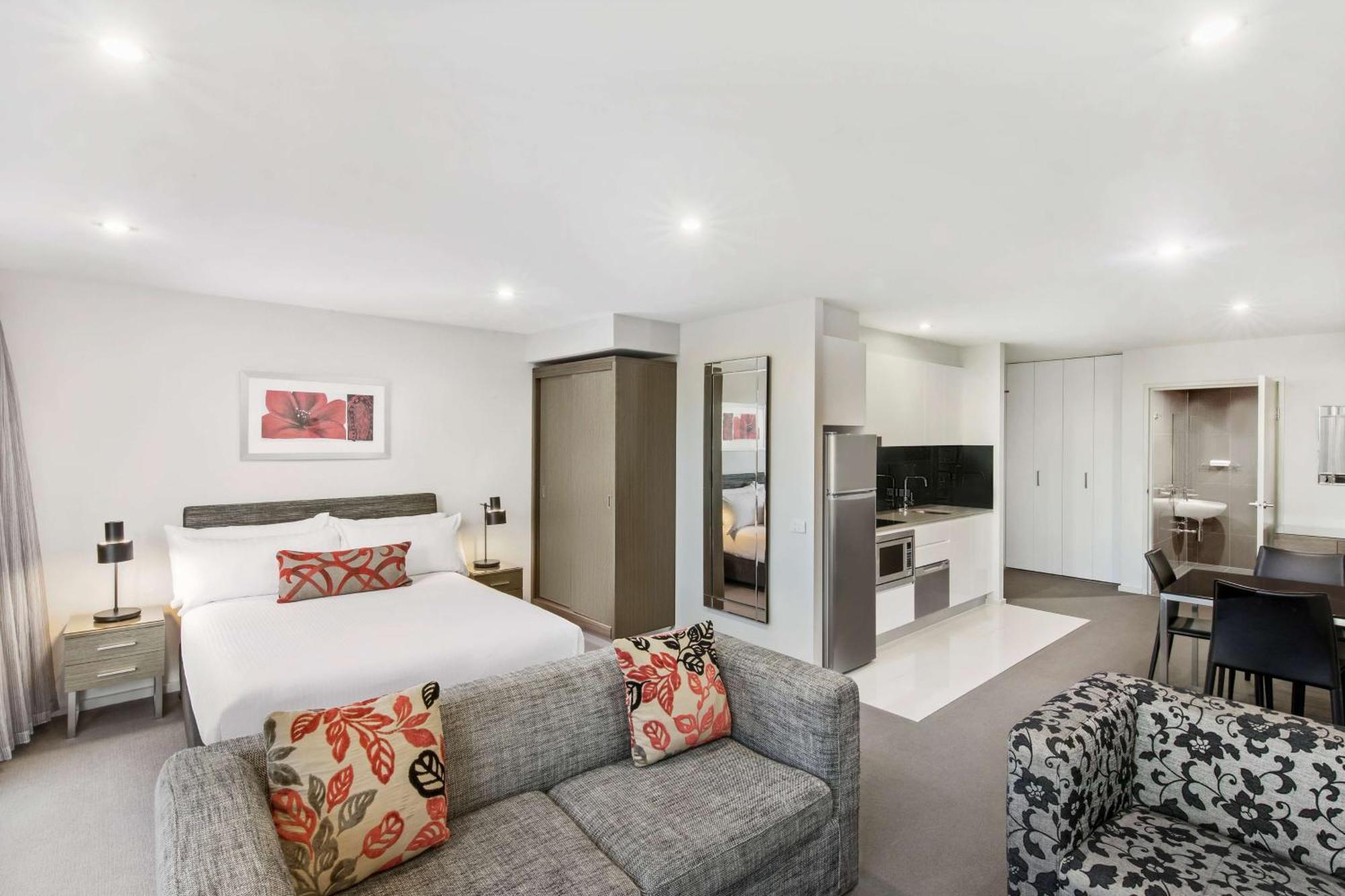 Premier Studio Room with Complimentary Parking