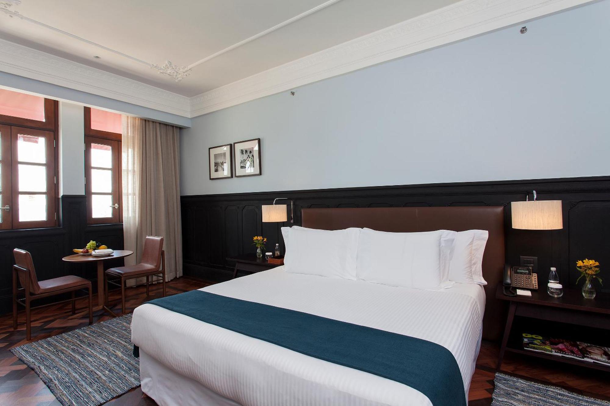 Deluxe King Room Sea View