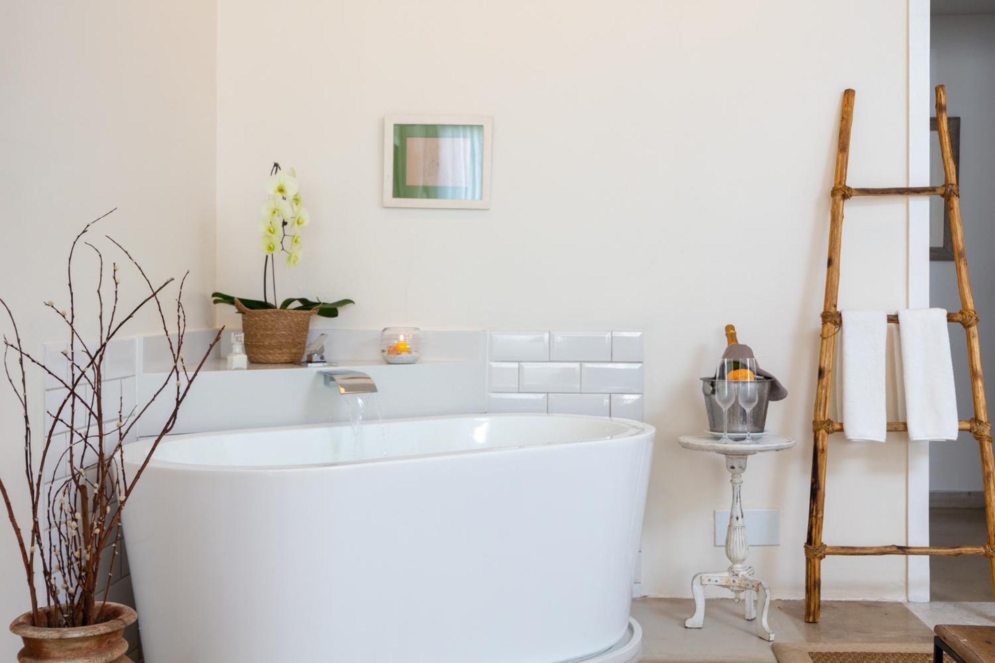 Loft Suite bathtub sea view