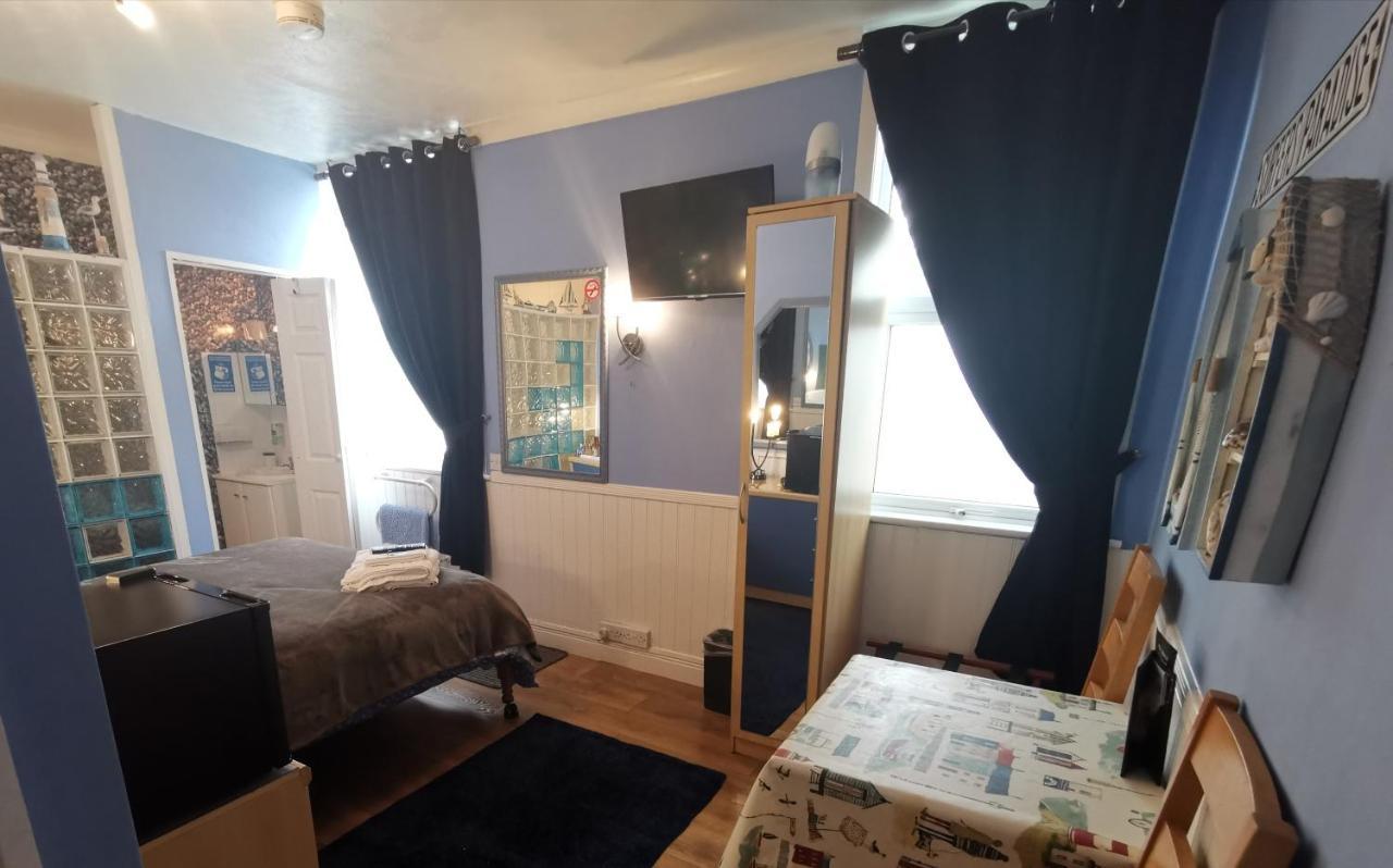 Family Room,1225872041:JPEG