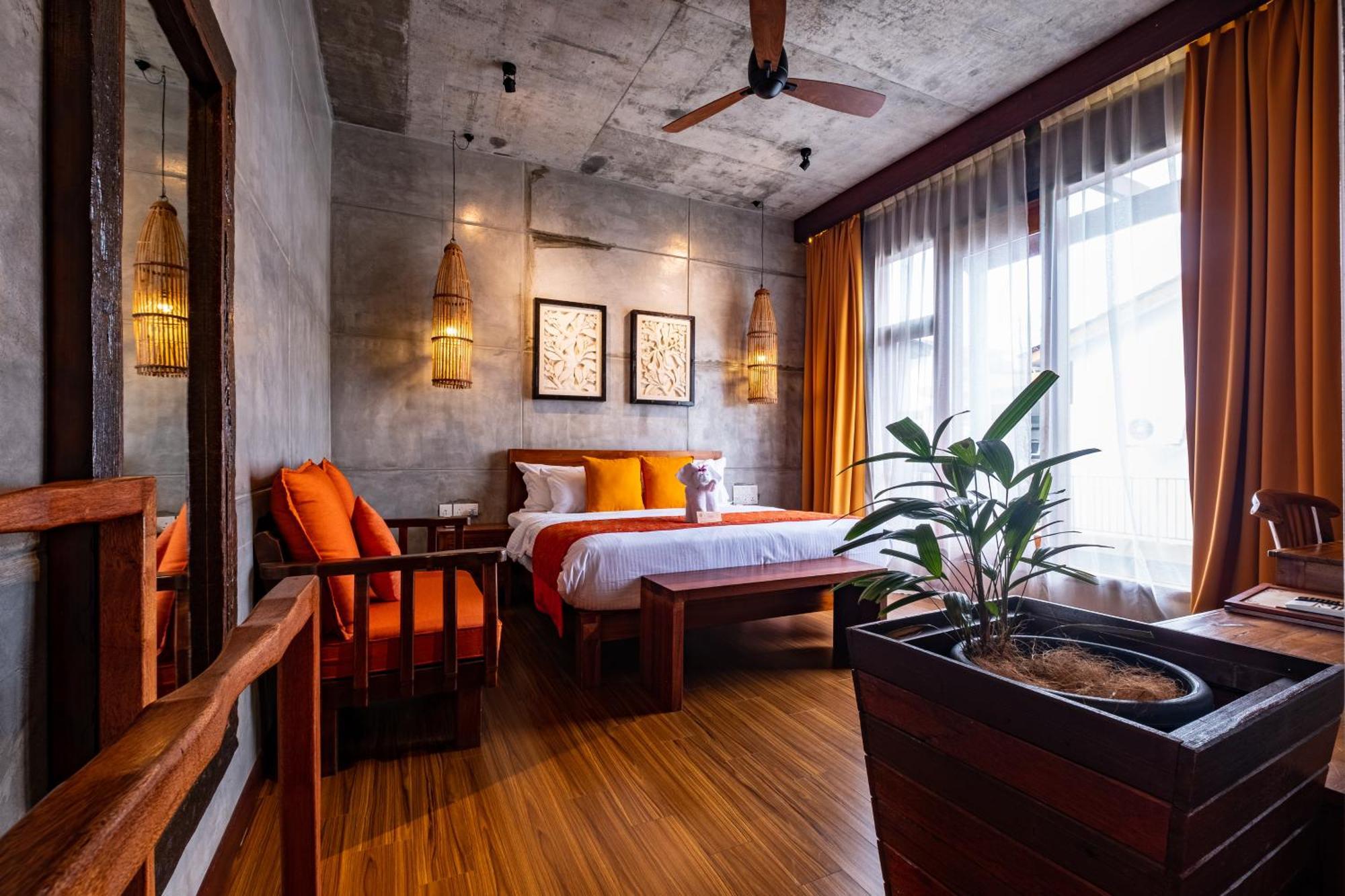 Standard Double Room Bathtub