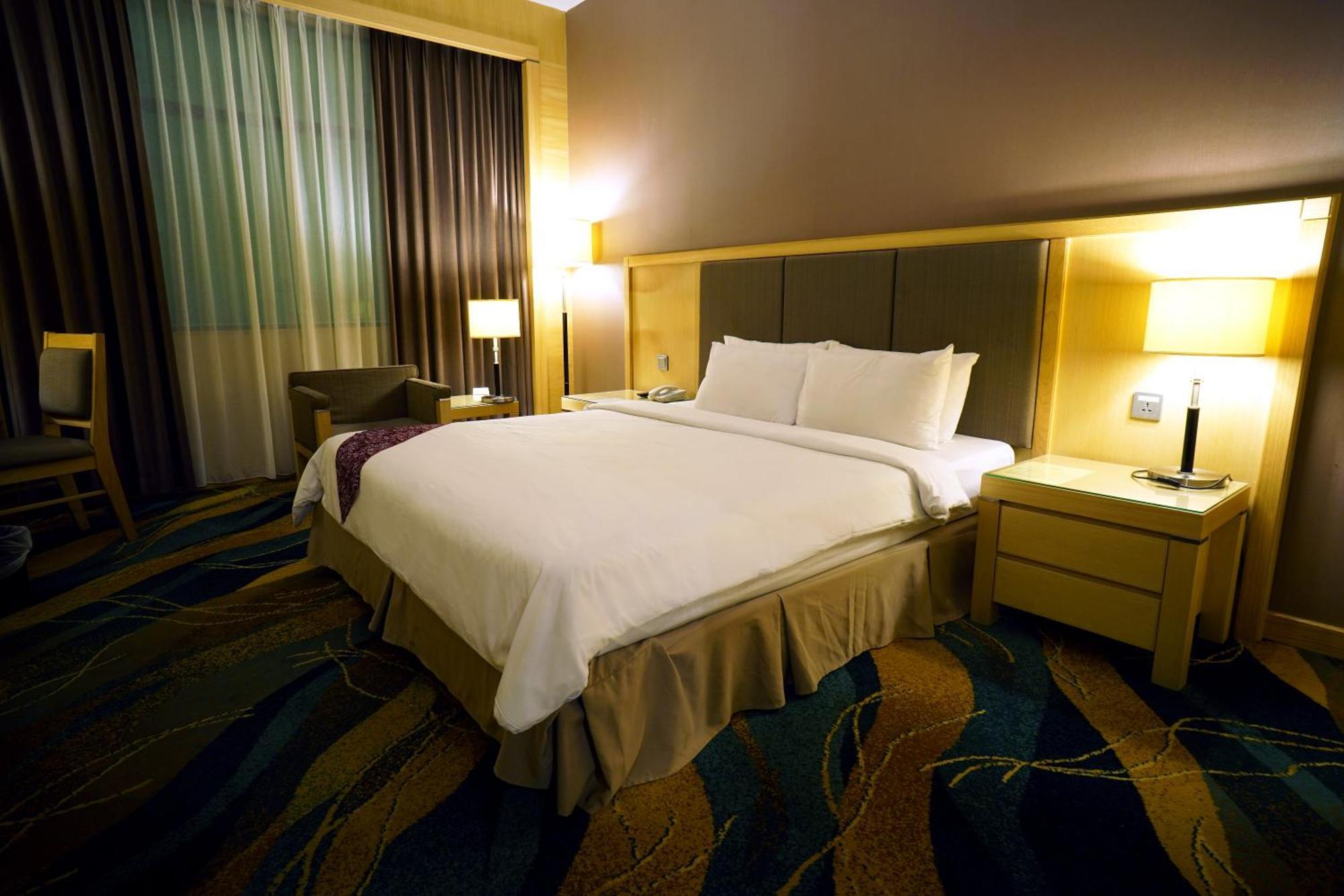 Standard King Room No Outside View