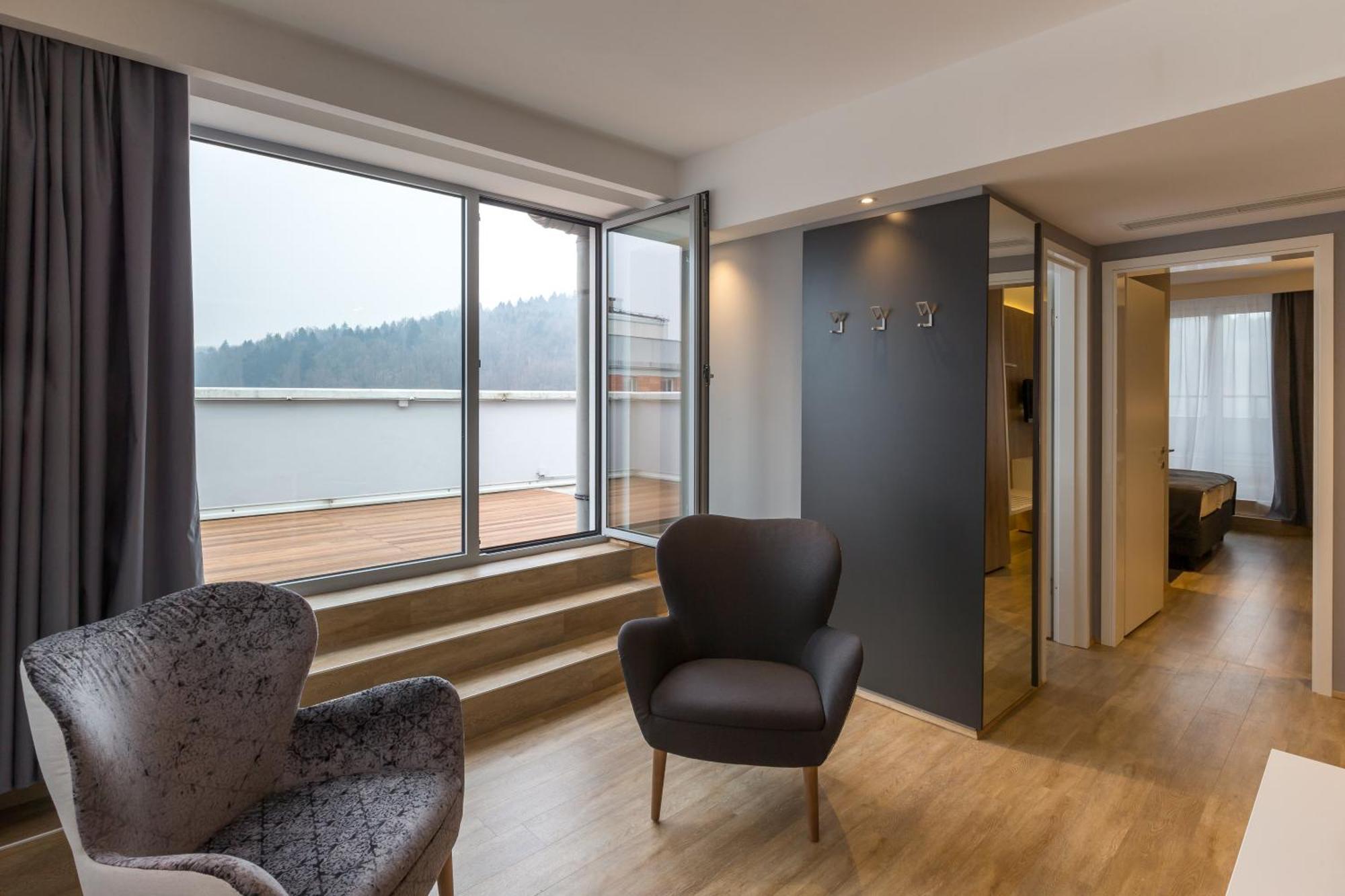 Deluxe Suite