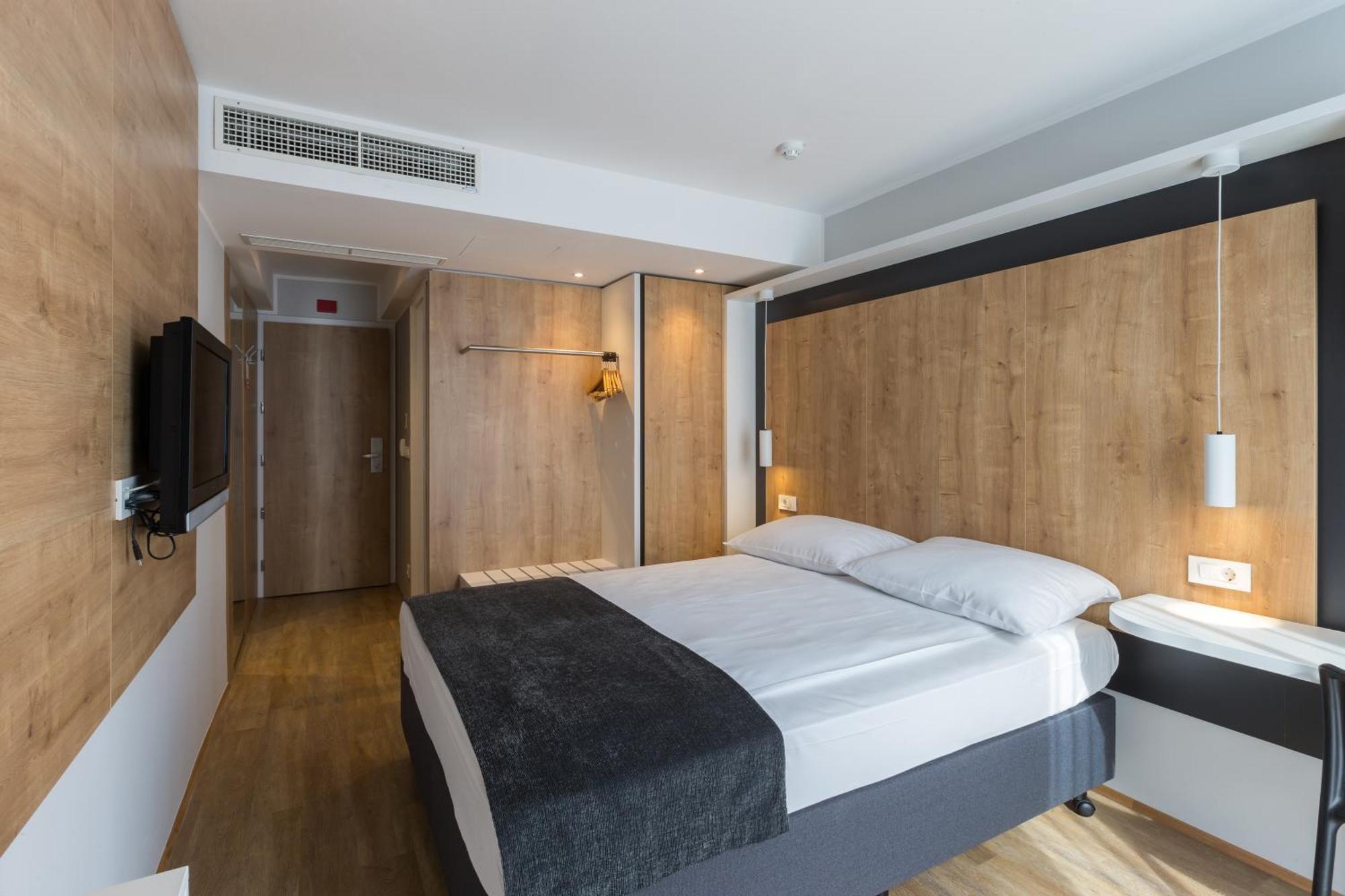 Standard Double Room,1221302362:JPEG