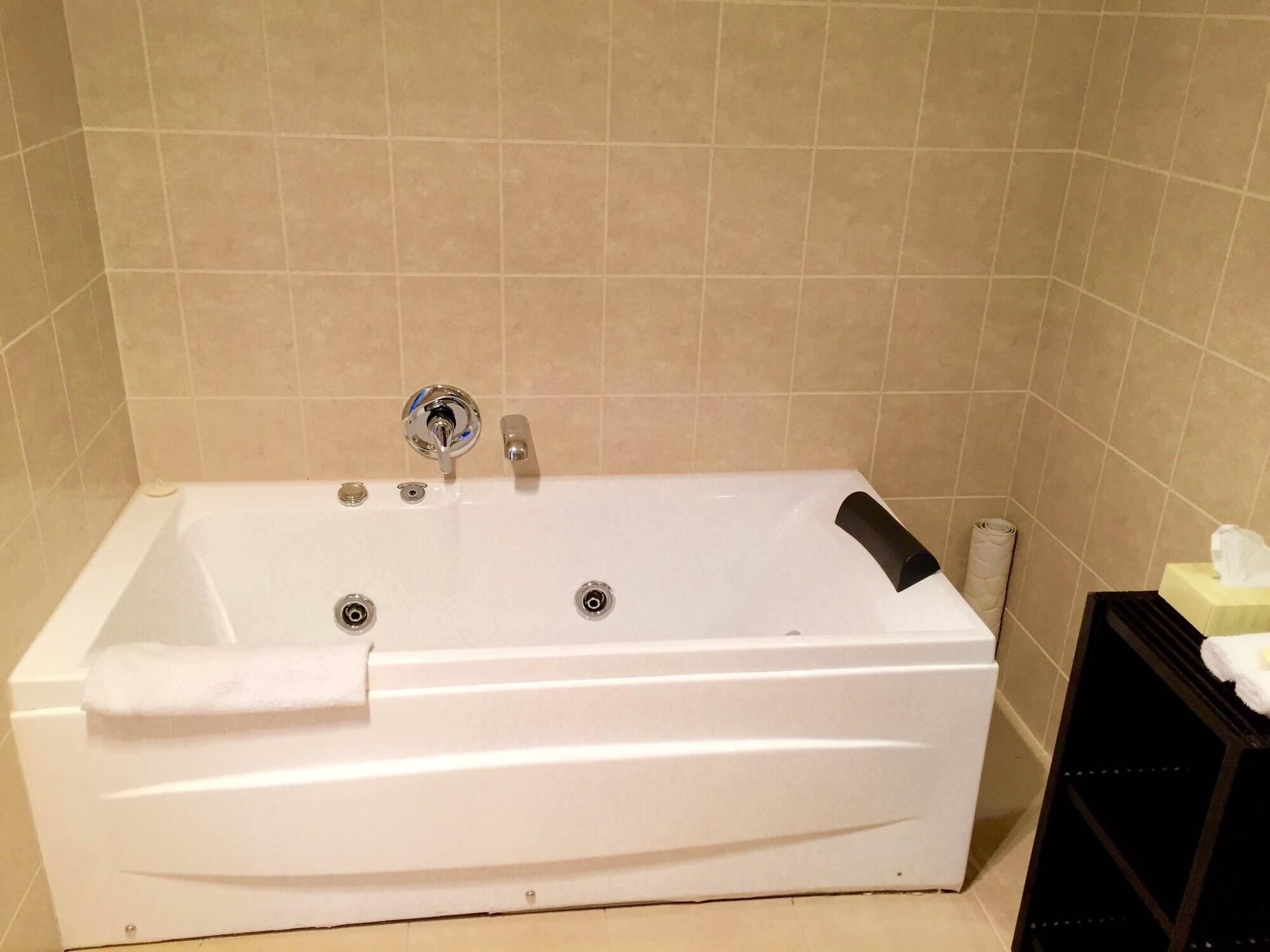 Studio Spa Bath