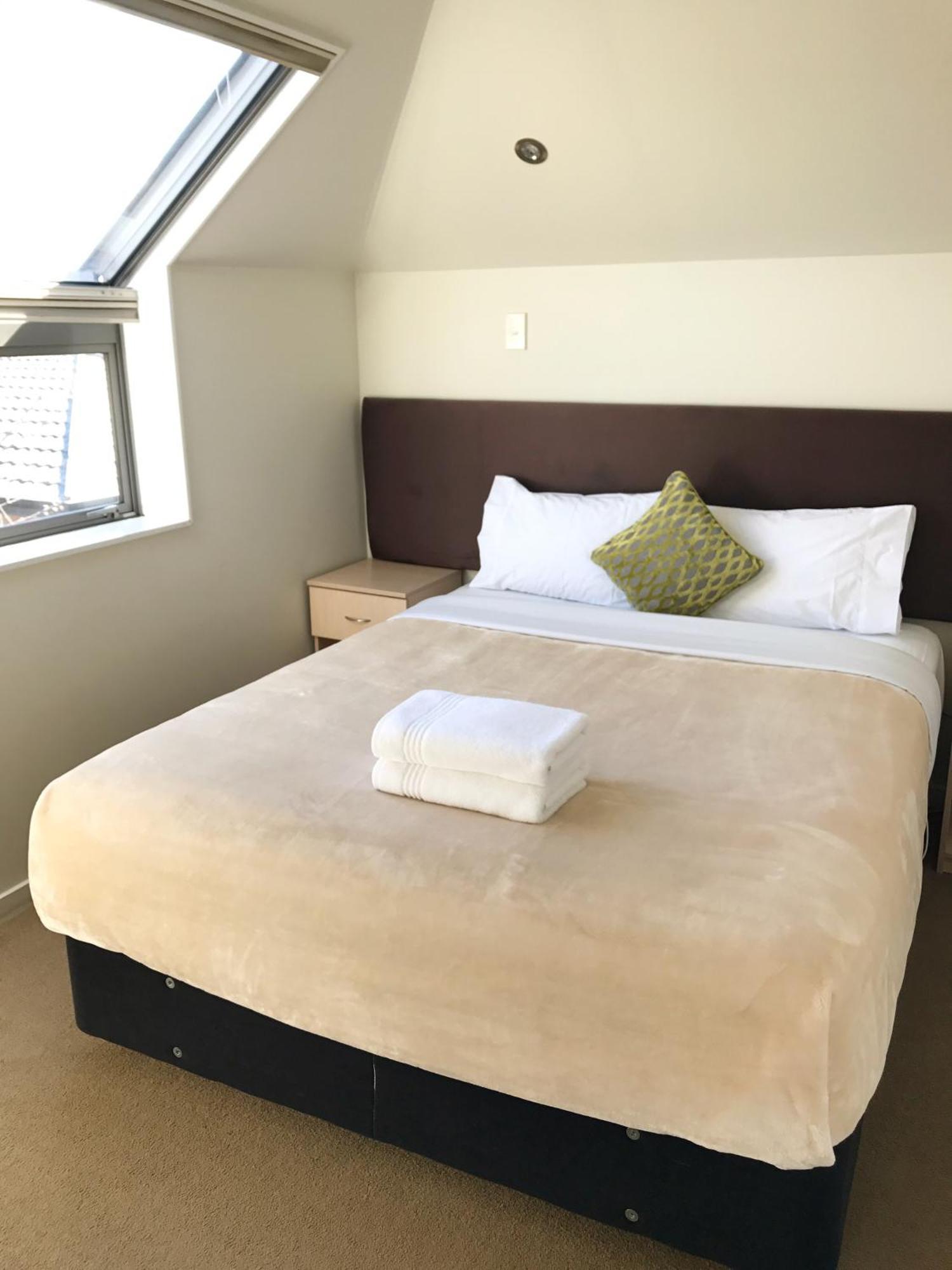 Two-Bedroom Apartment Spa Bath