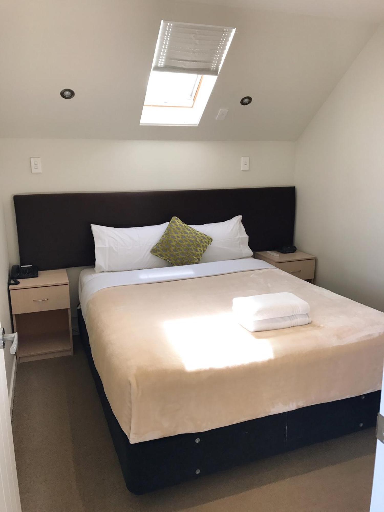 Two-Bedroom Apartment Spa Bath