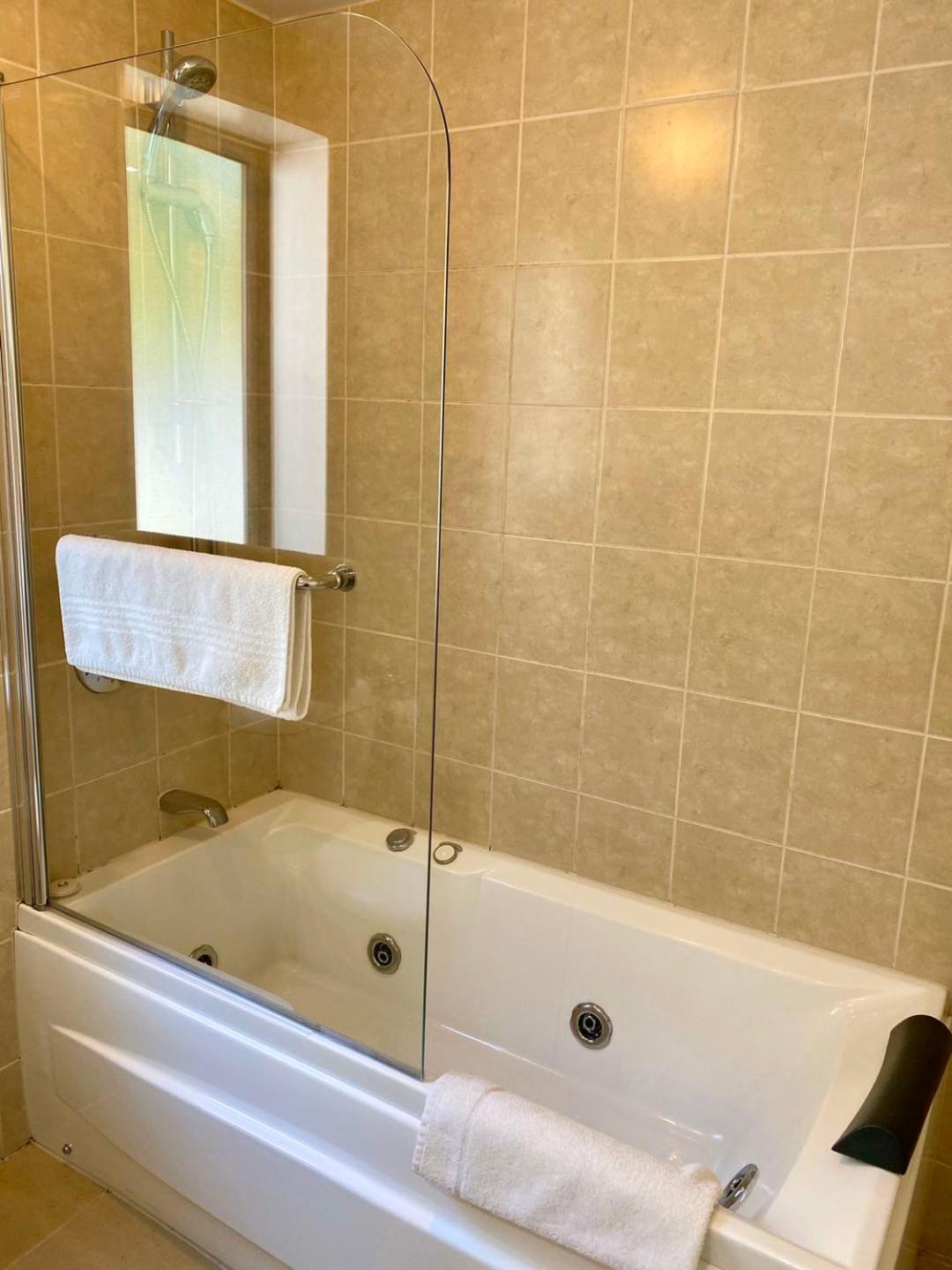 Studio Spa Bath