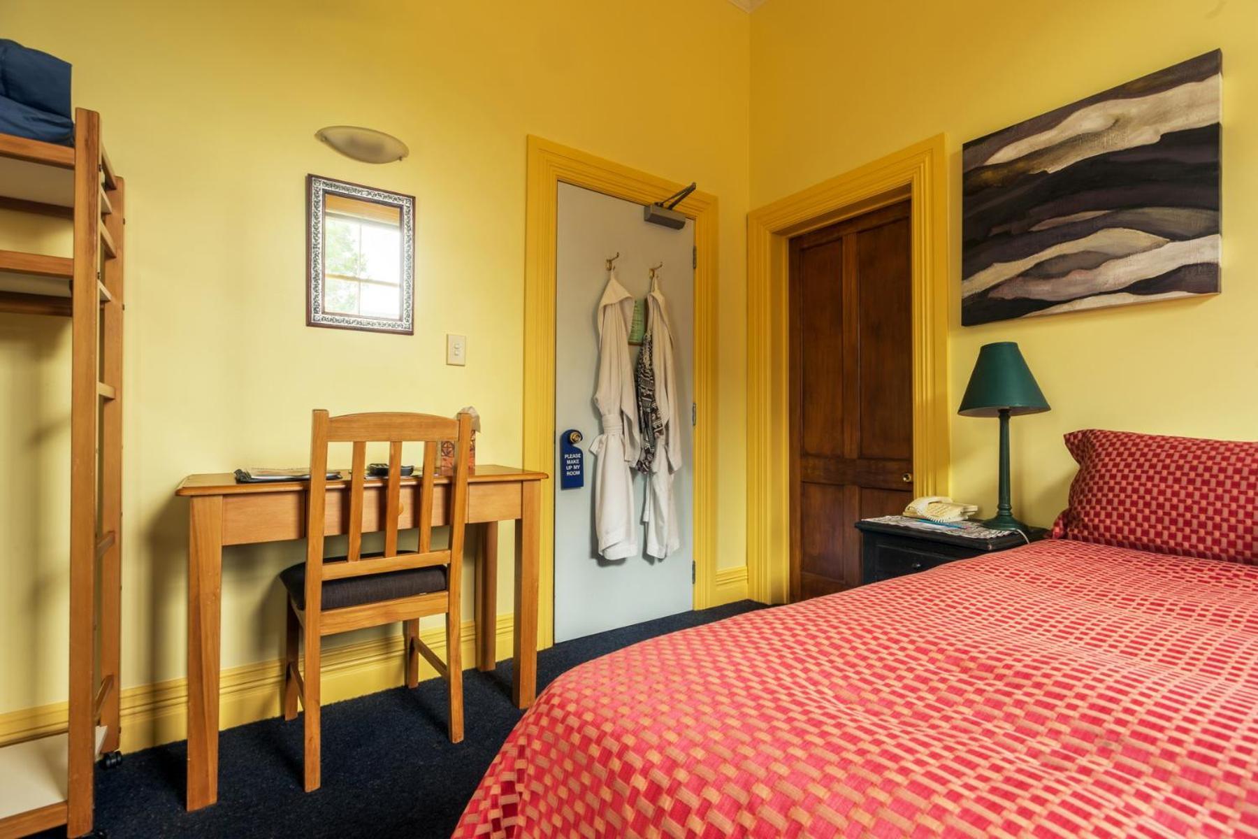 Villa Queen Bed