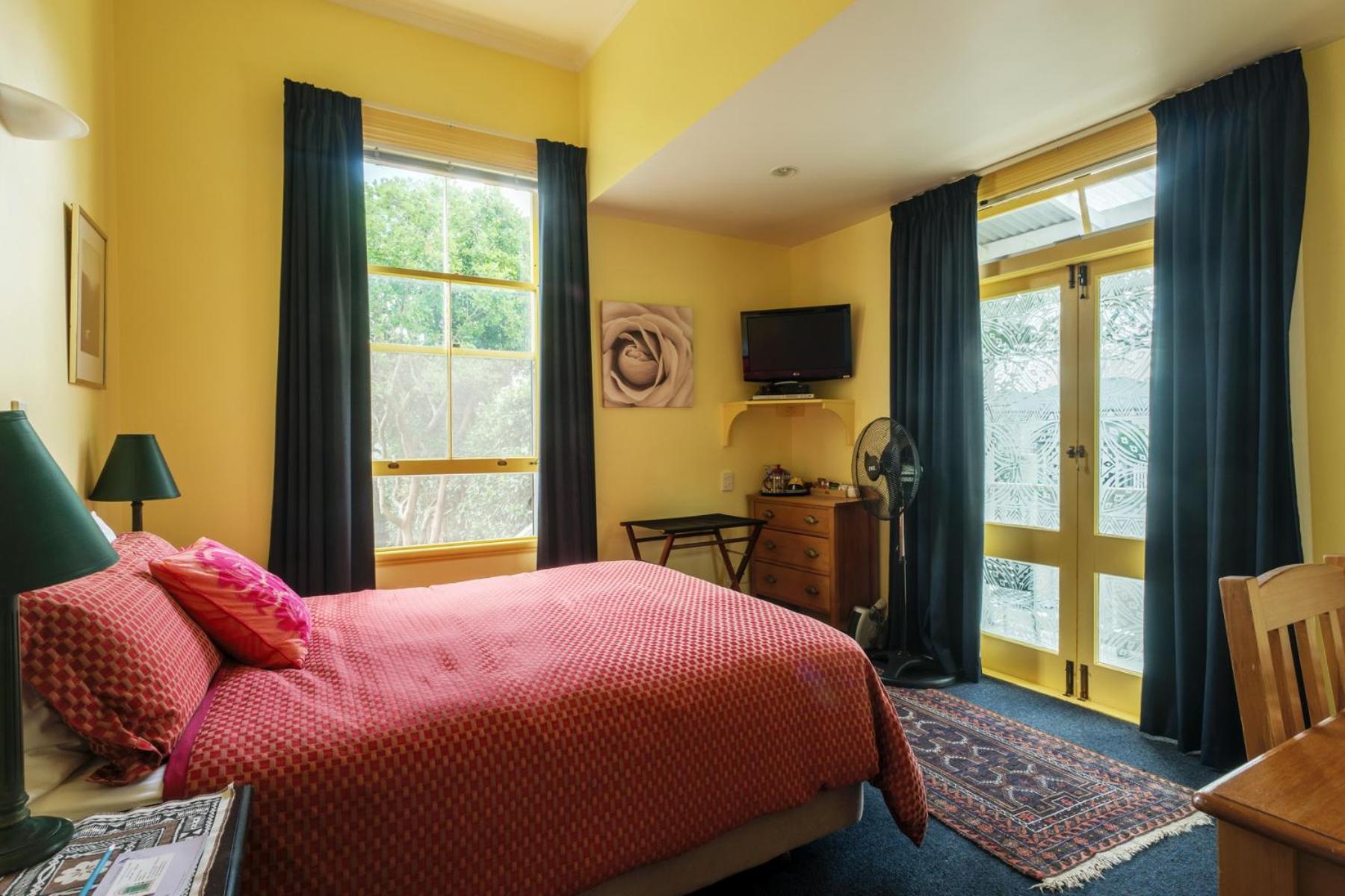 Villa Queen Bed
