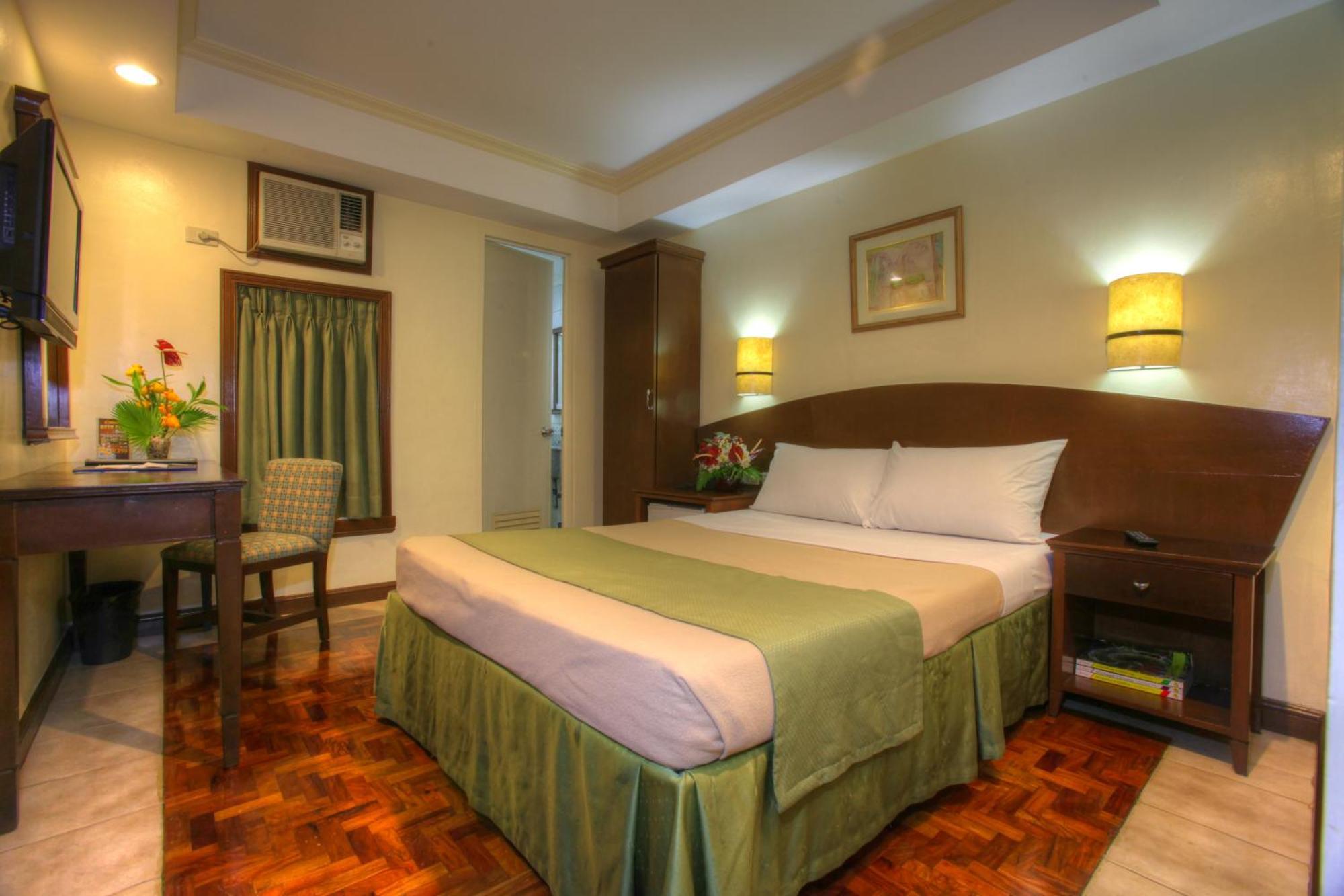 Deluxe Queen Room