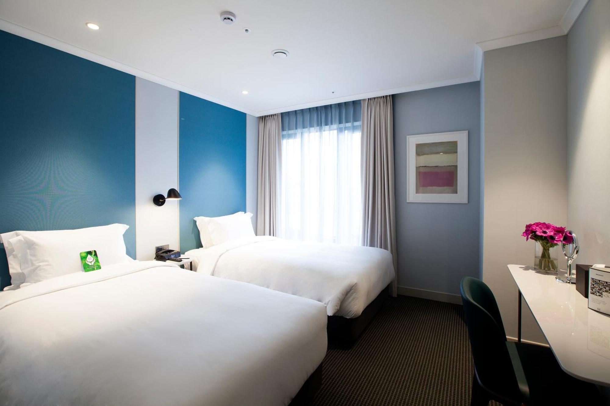 Standard Twin Room No