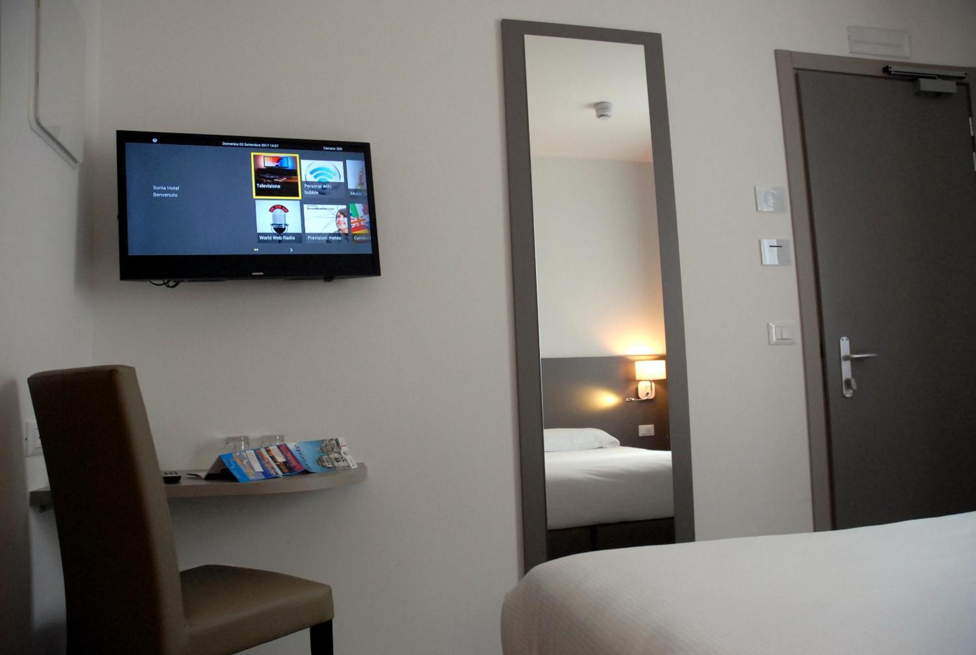 Superior Double or Twin Room,1458578944:JPEG