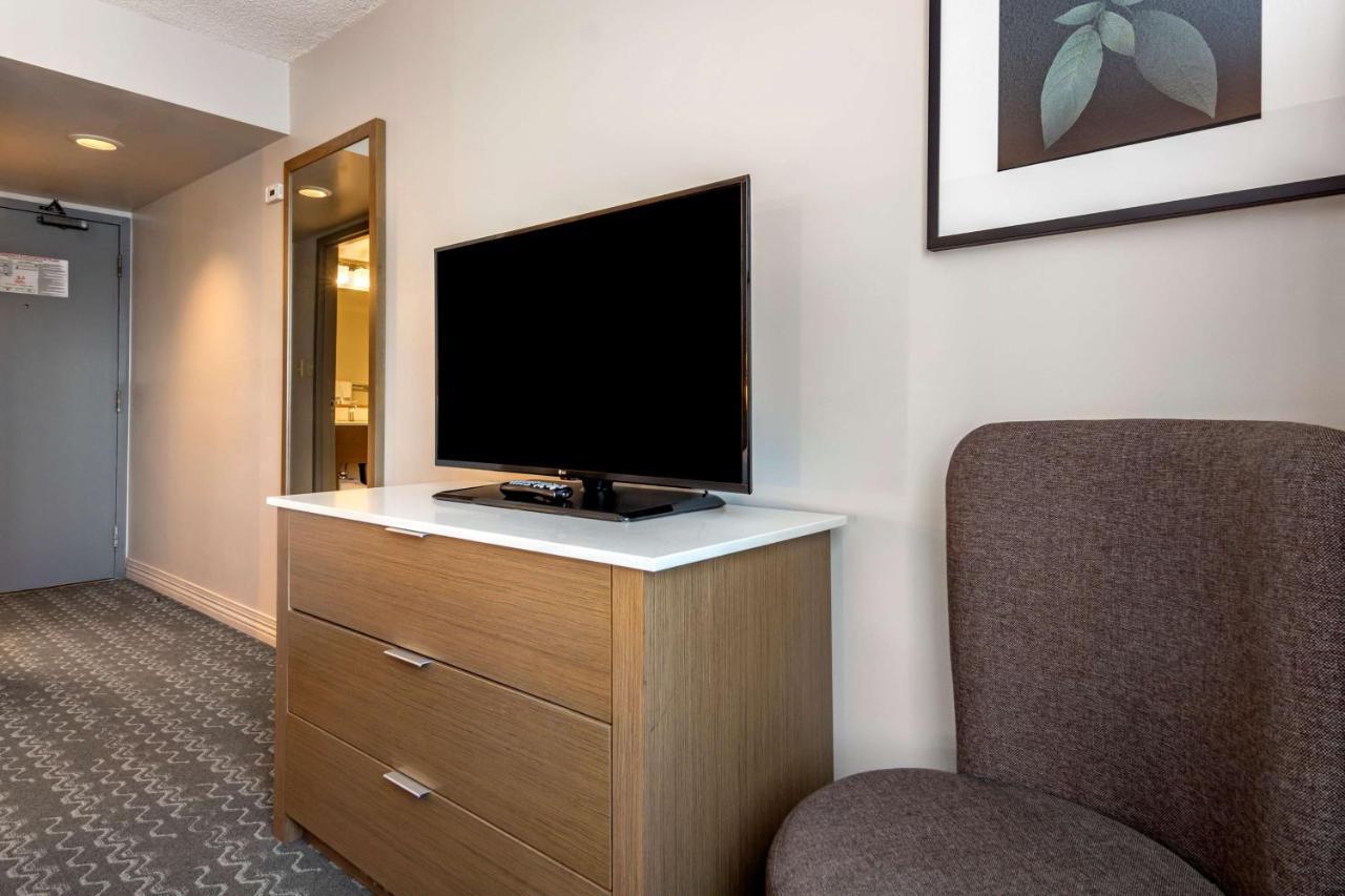 Executive King Room Bath Tub Disability Access