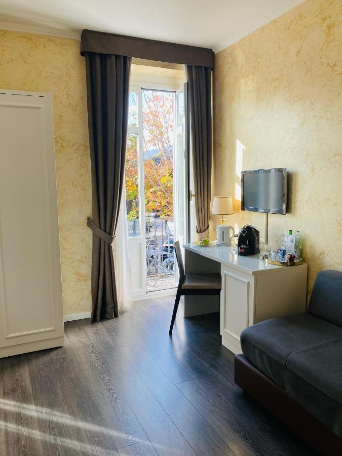 Chambre Double Supérieure avec Balcon - Vue Partielle sur Lac