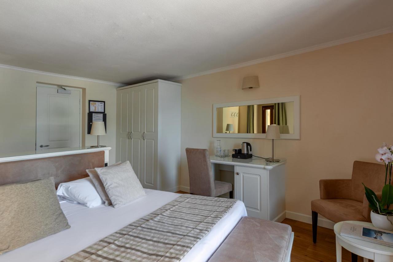 Double Room Balcony Lake View