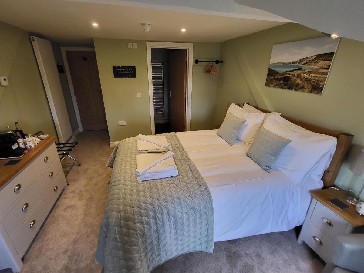 Deluxe Double Room Shower
