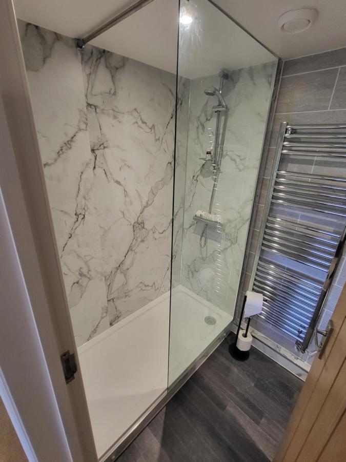 Deluxe Double Room Shower