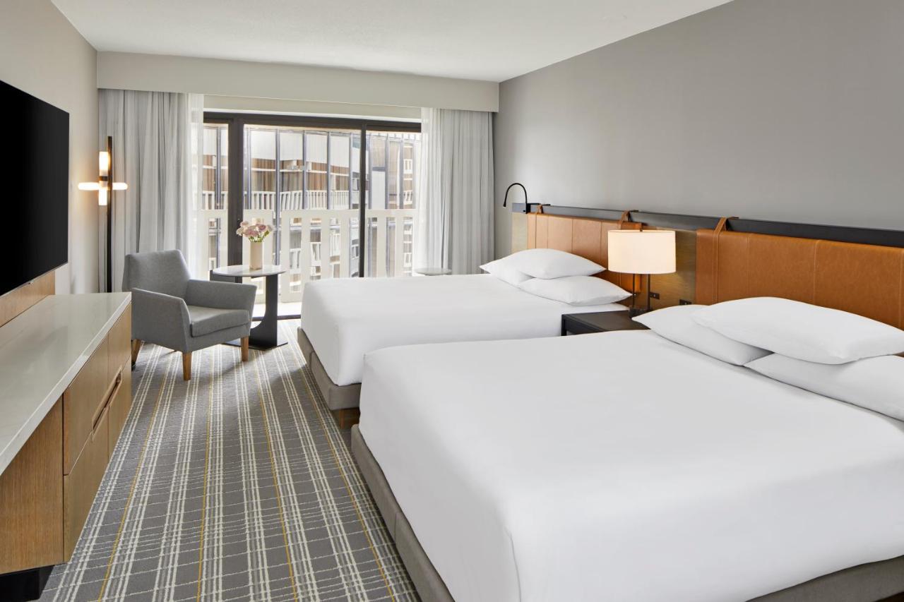 Kamer met 2 Queensize Bedden en Balkon