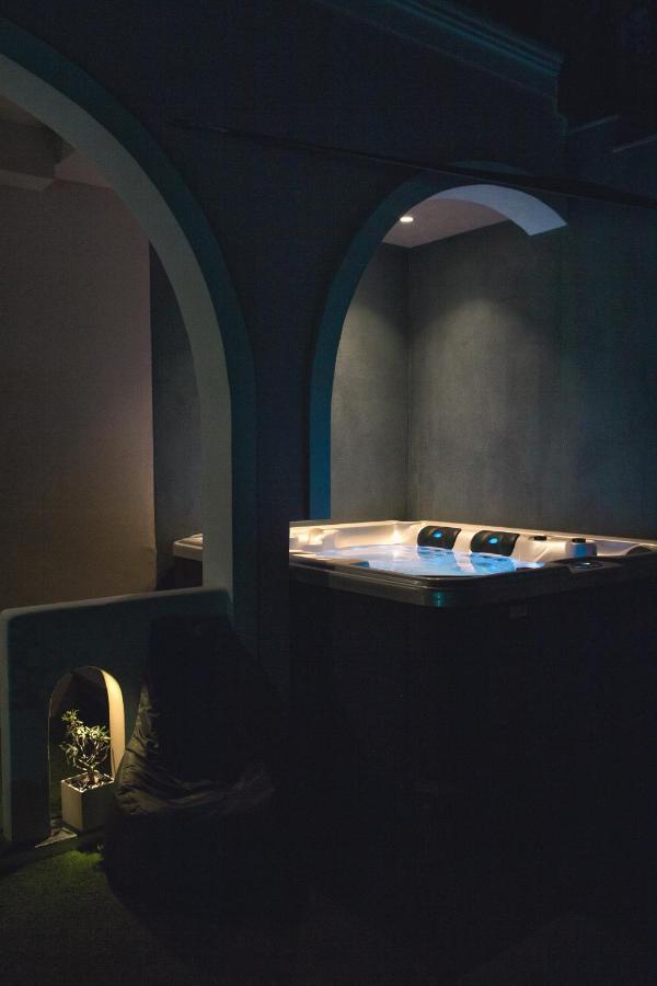 Superior Suite Outdoor Hot Tub