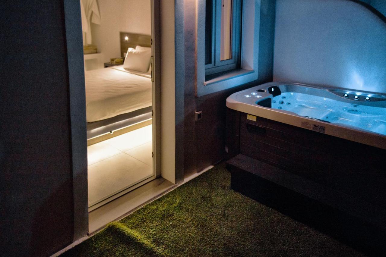 Double Room Outdoor Hot Tub
