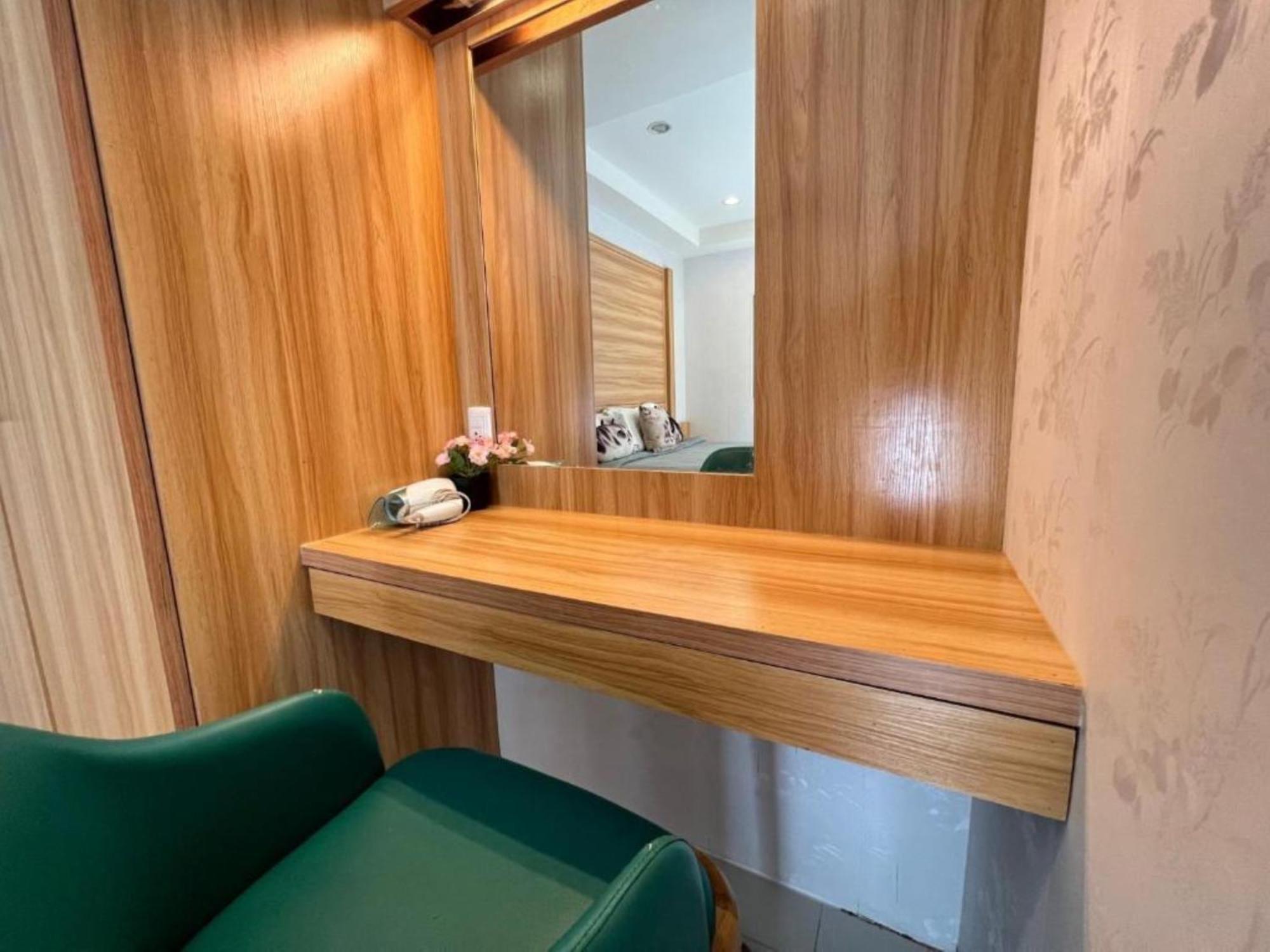 Deluxe Queen Room