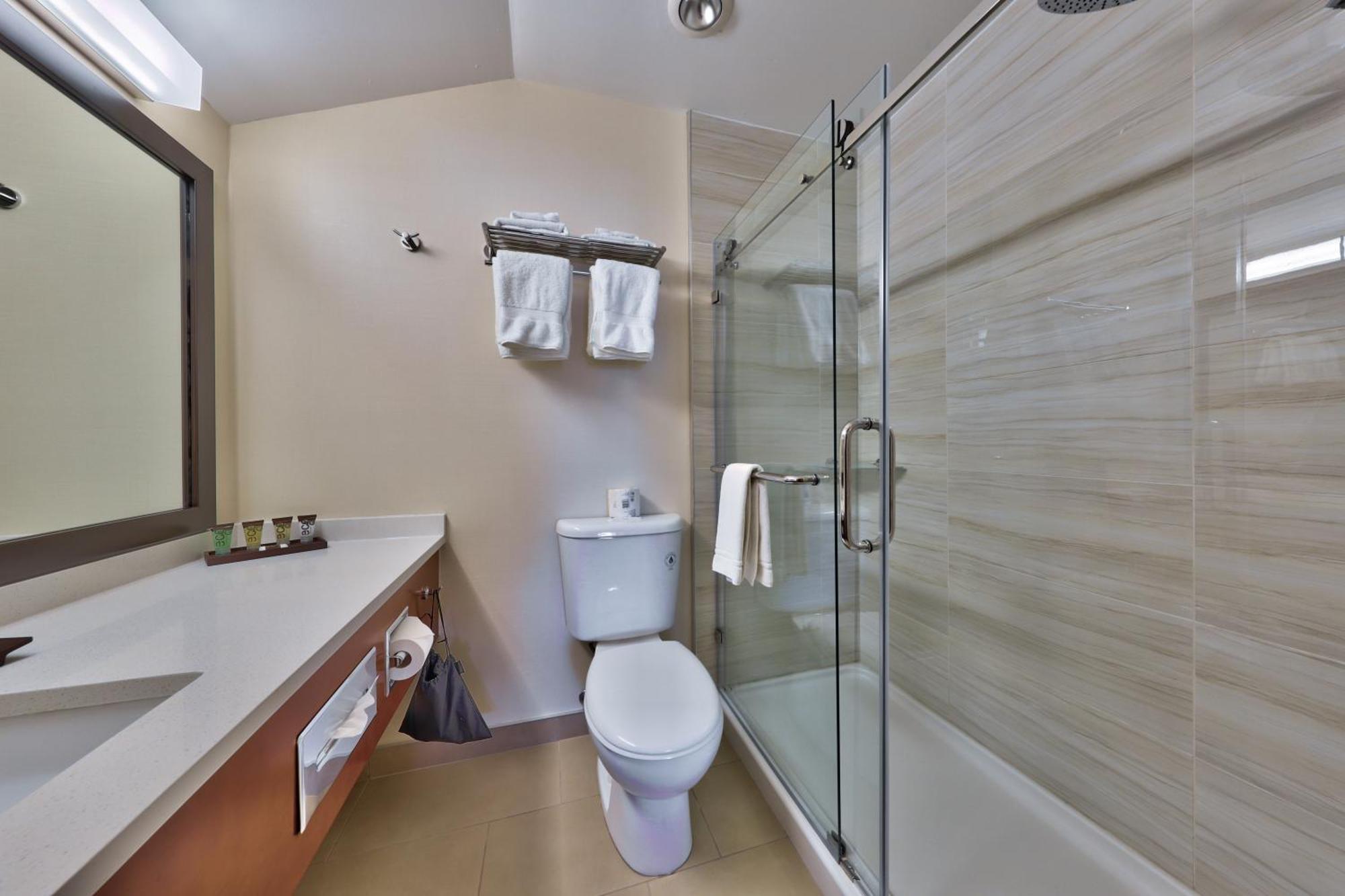 King Suite Spa Bath