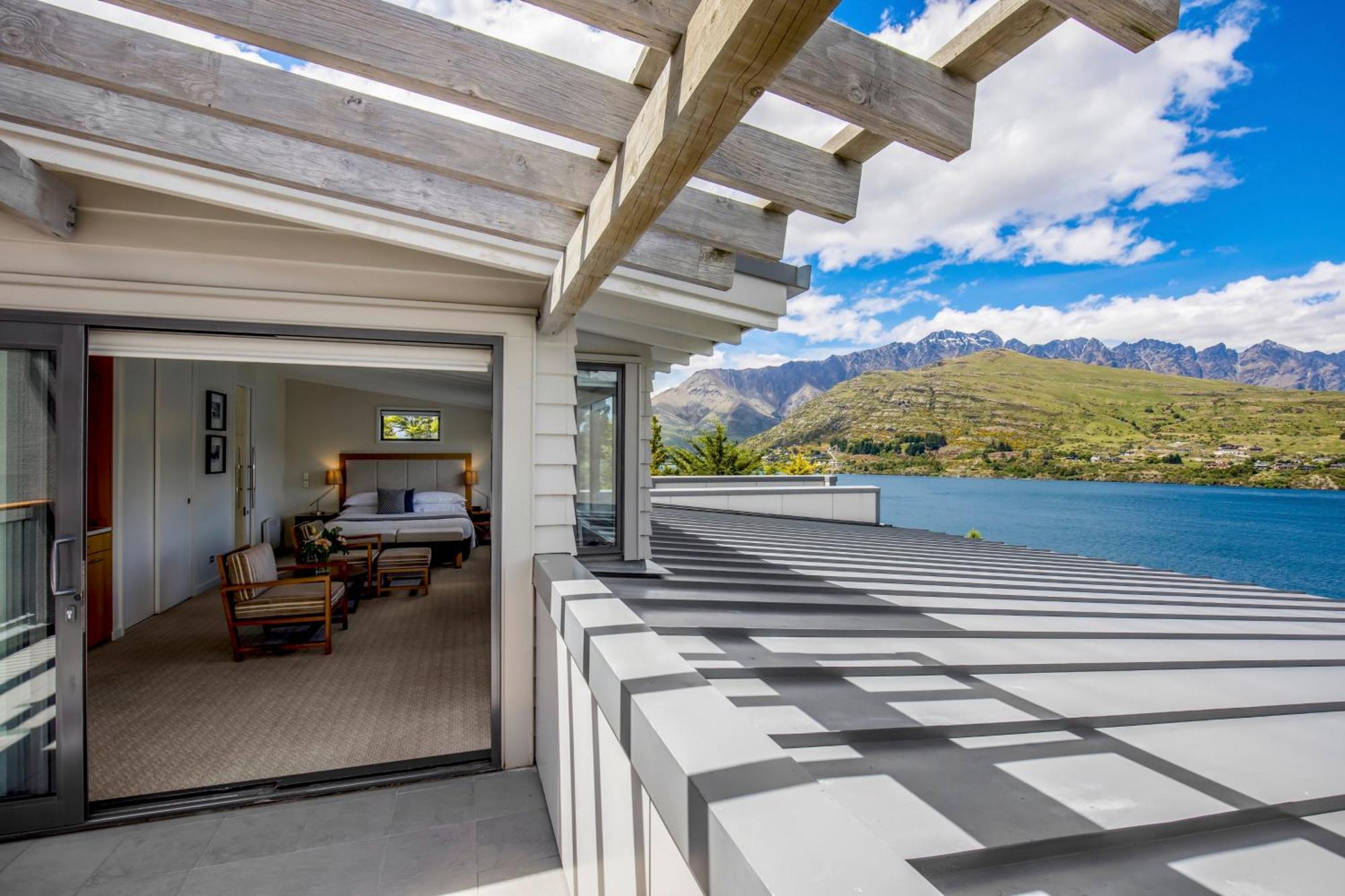 Executive King Room Lake View