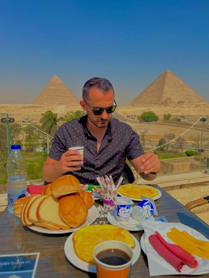 Deluxe Double Room with Window and Pyramids View