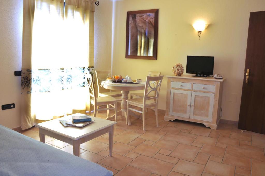 Suite mit Meerblick und Terrasse.