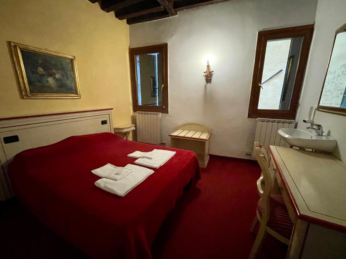 Double Room with Shared Bathroom,1234415258:JPEG
