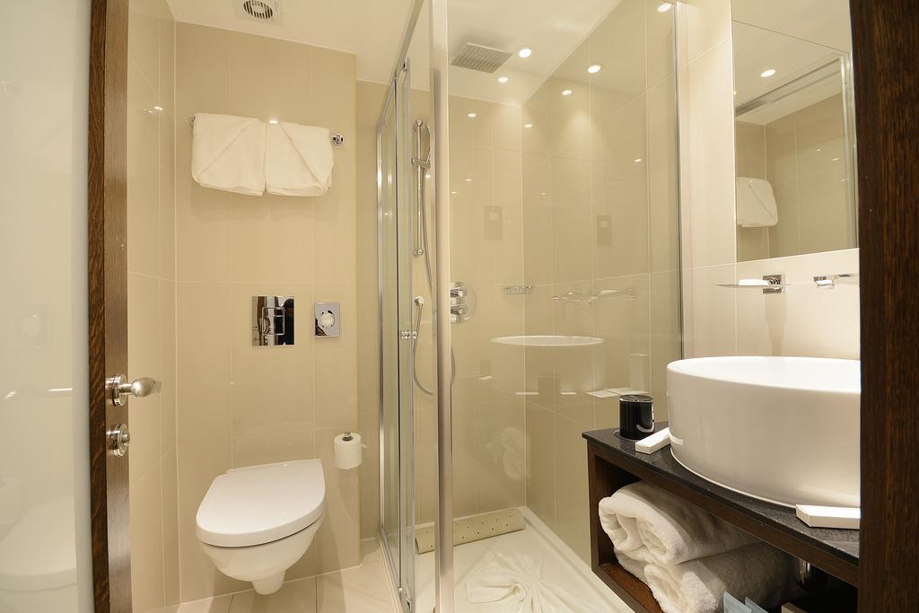 Compact Double Room,123158779:JPEG