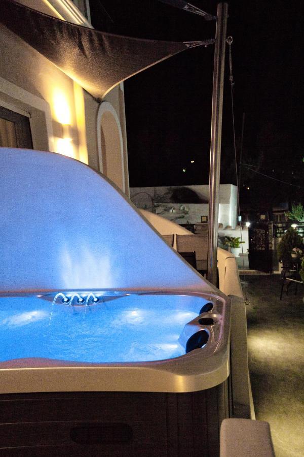 Double Room Outdoor Hot Tub