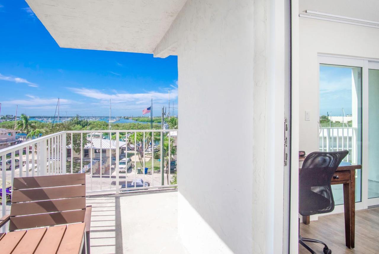 Bay View One Bedroom King Suite Balcony