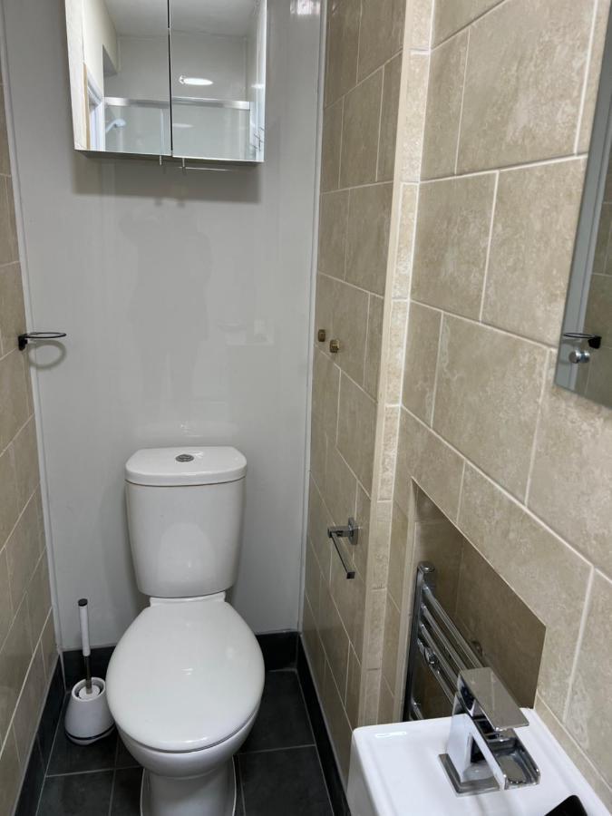 Deluxe Double Room Shower