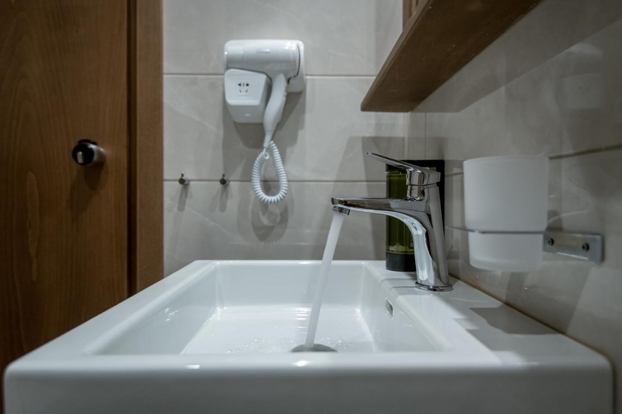 Superior One-Bedroom Apartment