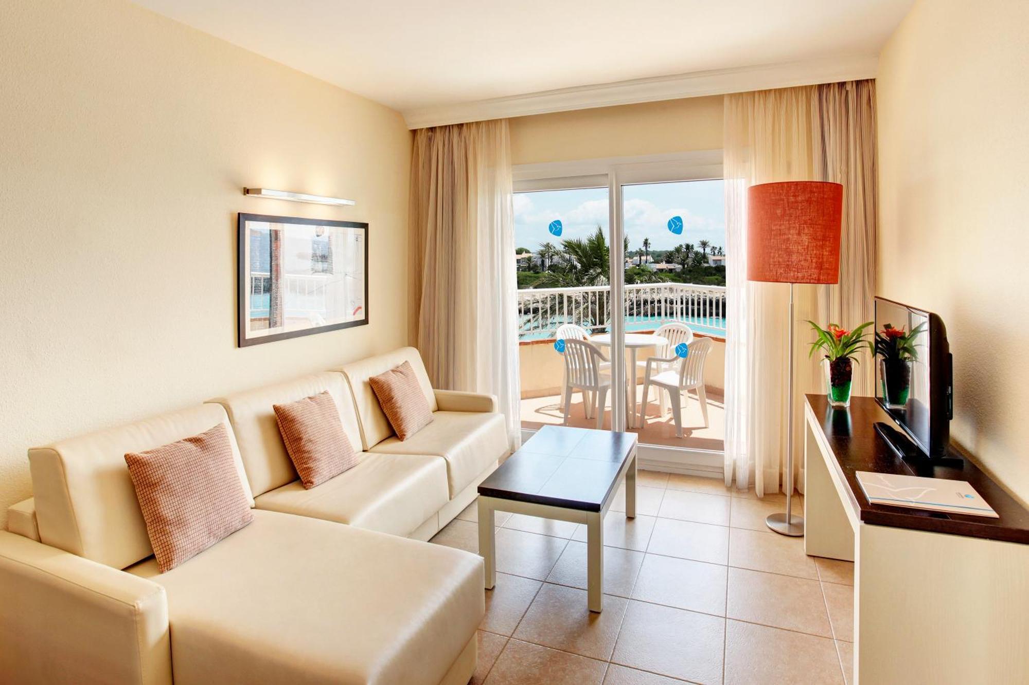 One-Bedroom Apartment Sea View